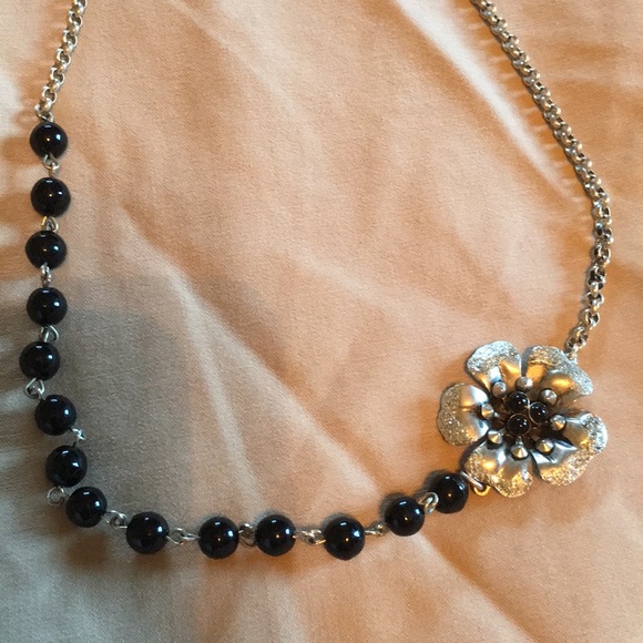 Black flower necklace - Picture 2 of 2